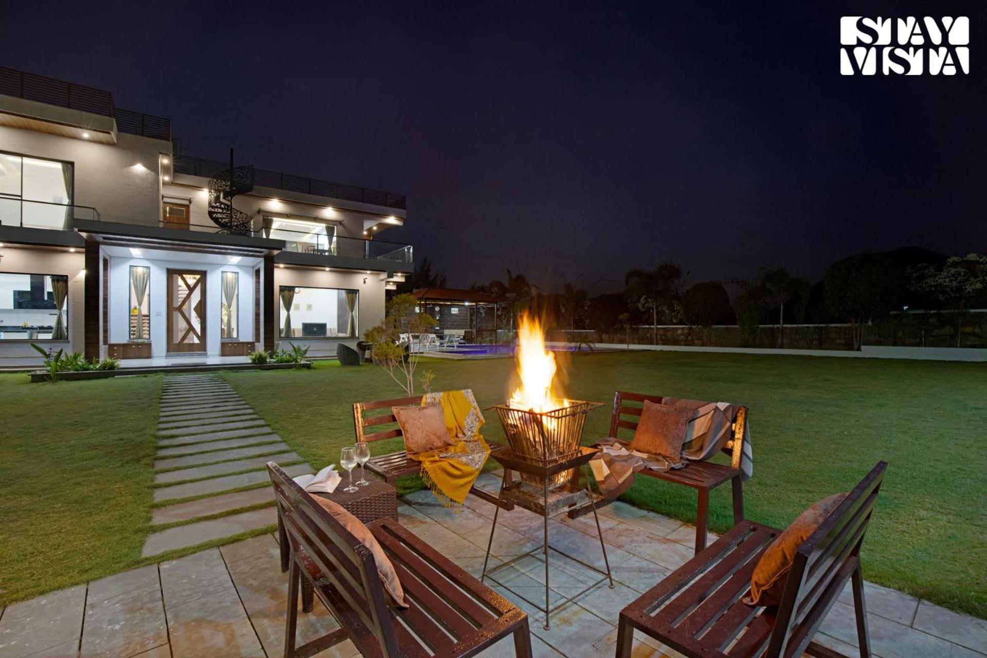 Stayvista'S Bella Dream - Mountain-View With Outdoor Pool, Lawn Featuring A Gazebo & Indoor Games Удайпур Екстер'єр фото