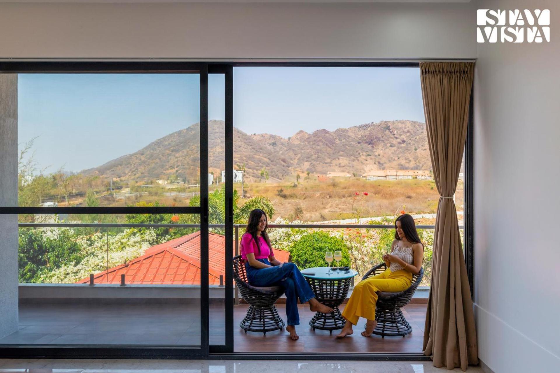 Stayvista'S Bella Dream - Mountain-View With Outdoor Pool, Lawn Featuring A Gazebo & Indoor Games Удайпур Екстер'єр фото