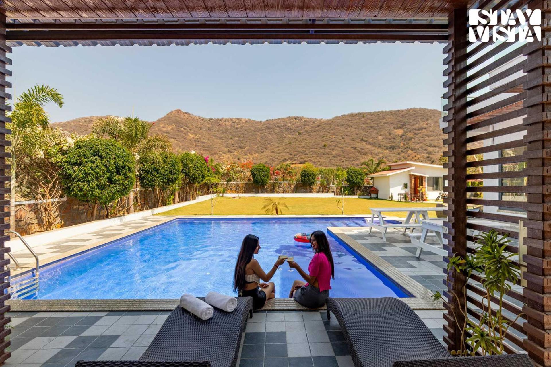 Stayvista'S Bella Dream - Mountain-View With Outdoor Pool, Lawn Featuring A Gazebo & Indoor Games Удайпур Екстер'єр фото
